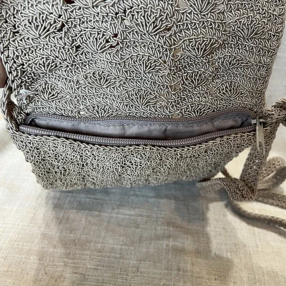 Frankie & Johnnie Beige Crossbody‎ Purse - Picture 5 of 9